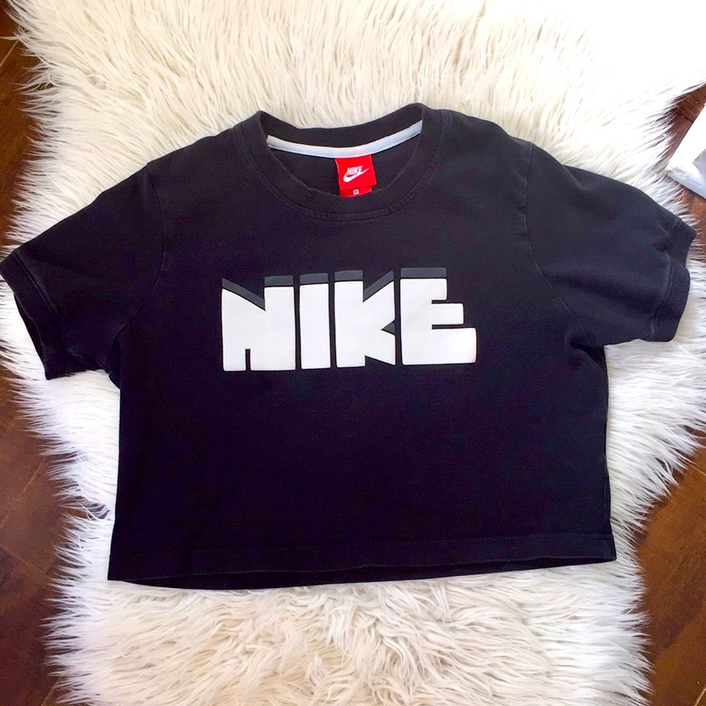 NIKE Cropped T-Shirt